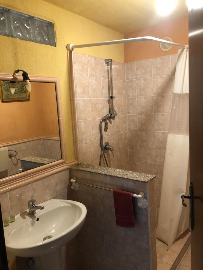 Sarrala Apartment แตร์เตนิอา ภายนอก รูปภาพ