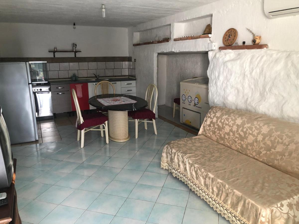 Sarrala Apartment แตร์เตนิอา ภายนอก รูปภาพ